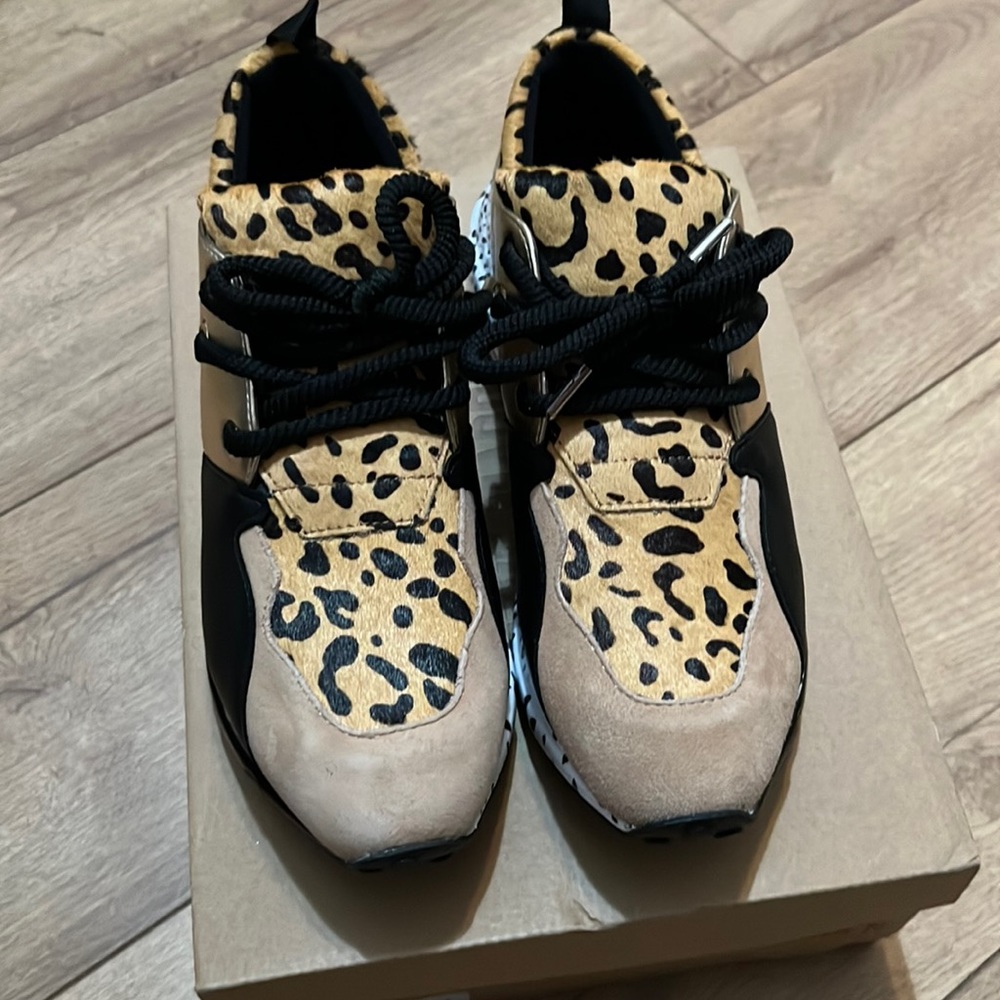 Steve Madden Womens Size 9.5 BRAND NEW NEVER WORN